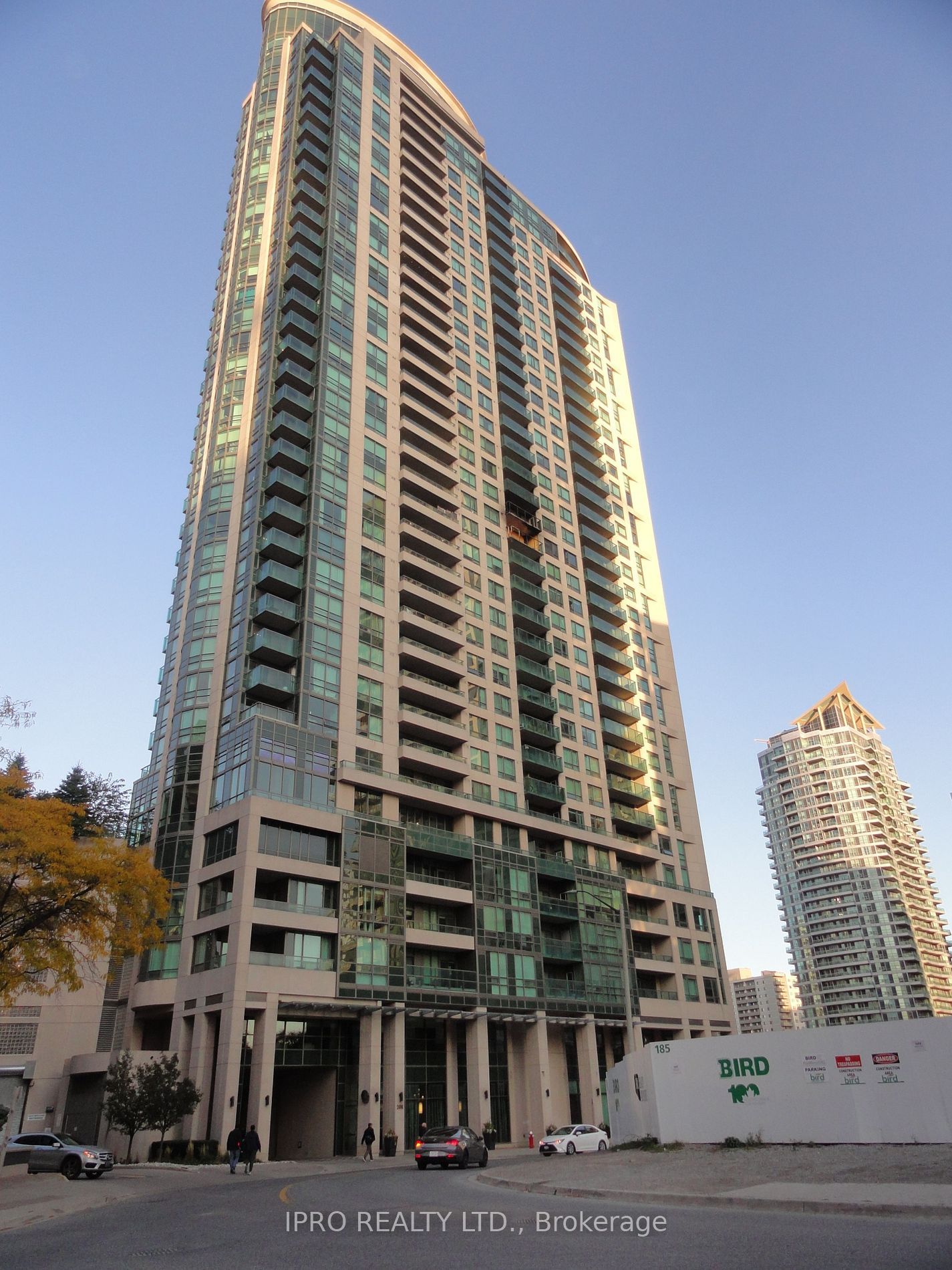 Condo for lease at 3702-208 Enfield Place, Mississauga, City Centre, L5B 0G8 - MLS: W11975099