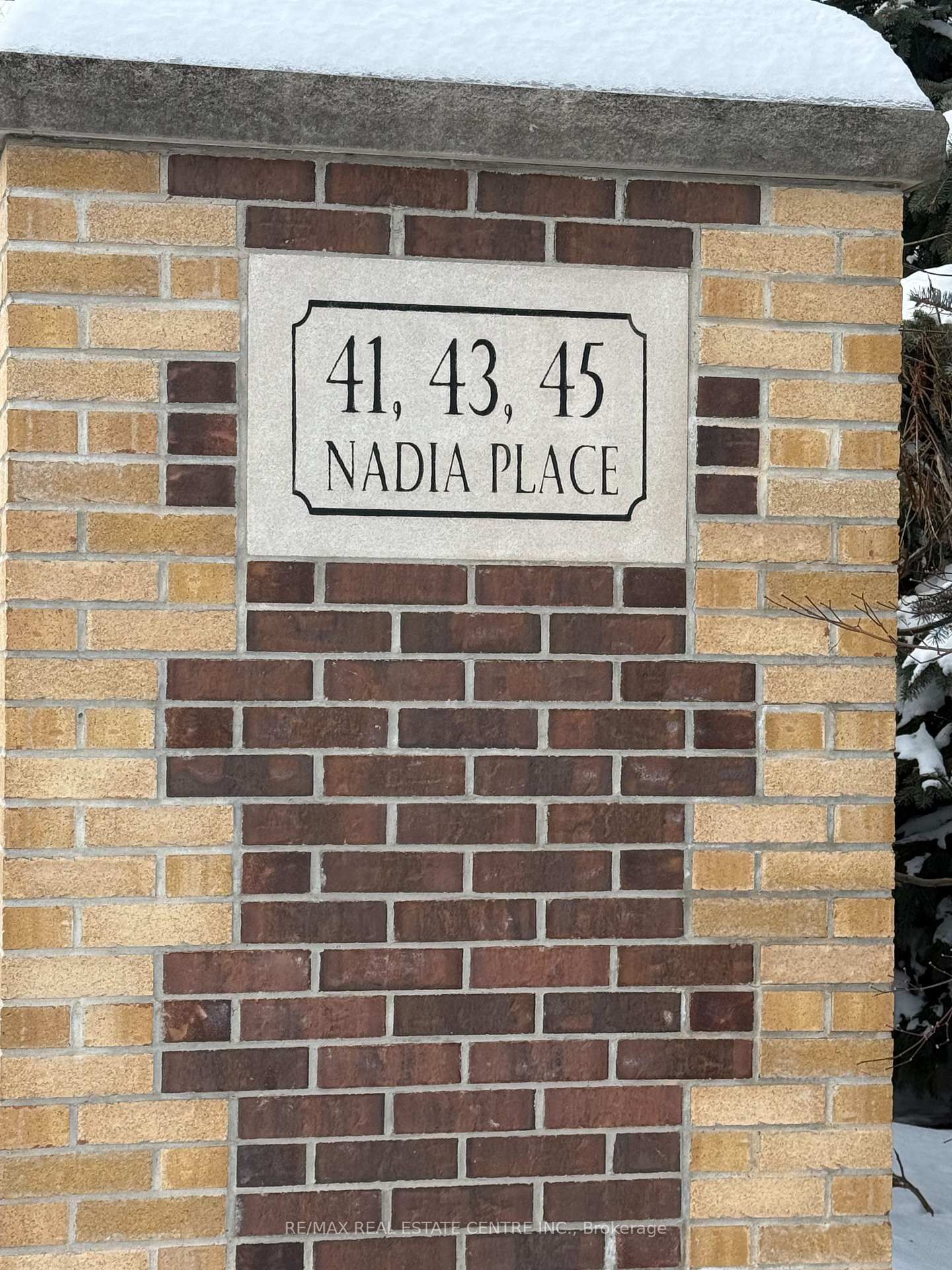 Townhouse sold at 35-41 Nadia Place, Oakville, College Park, L6H 1K1 - MLS: W11975174