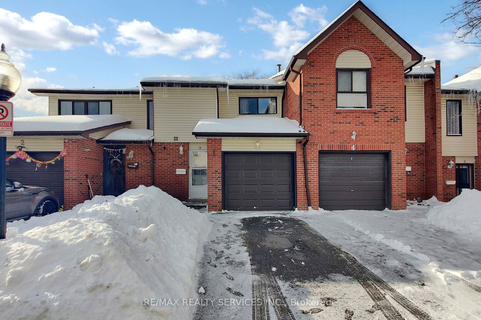 Townhouse sold at 3 Collins Crescent, Brampton, Brampton North, L6V 3M9 - MLS: W11975220