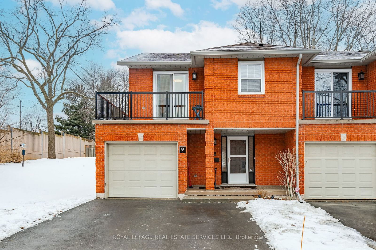 Townhouse for sale at #9-3125 Pinemeadow Drive, Burlington, Headon, L7M 3T7 - MLS: W11975244