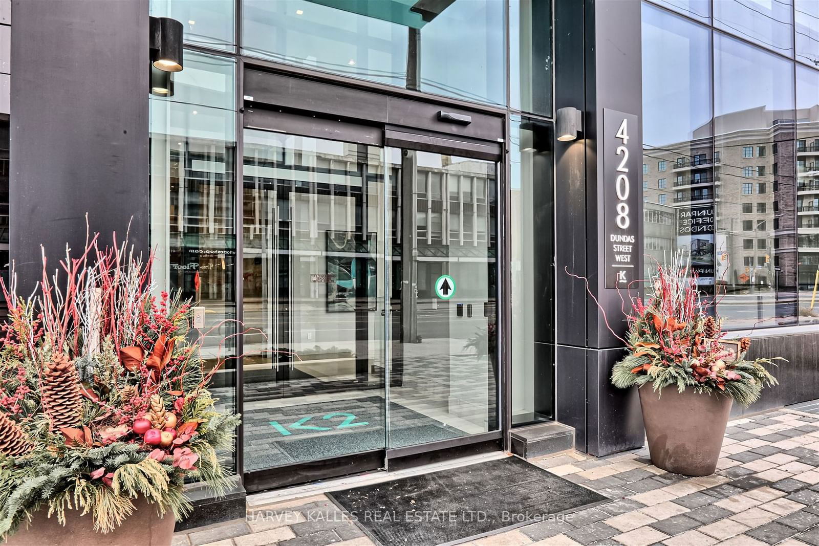 Condo for lease at 412-4208 Dundas Street, Toronto, Edenbridge-Humber Valley, M8X 0B1 - MLS: W11975331