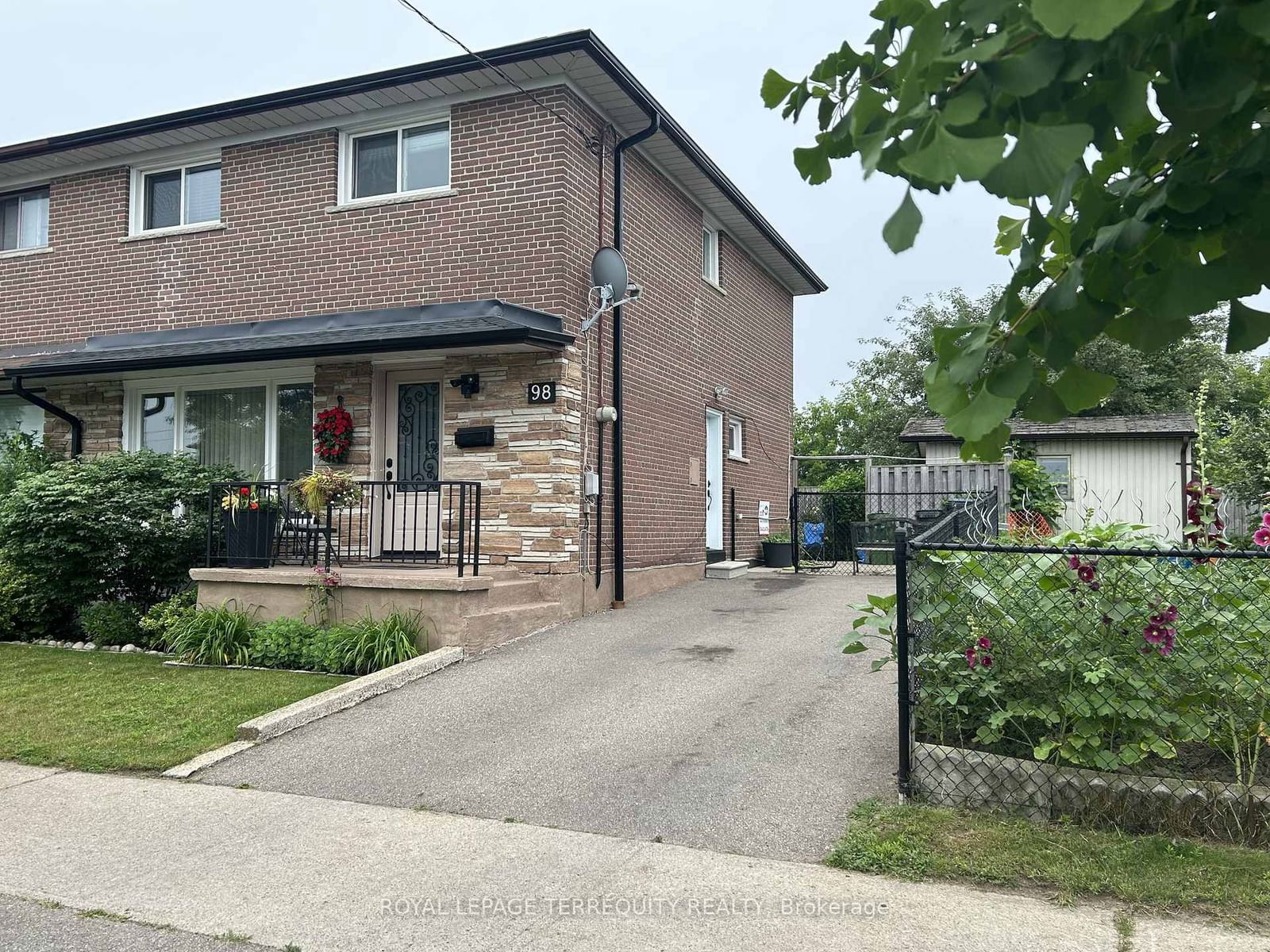 Semi-Detached House sold at 98 Elnathan Crescent, Toronto, Humber Summit, M9L 2G1 - MLS: W11975638