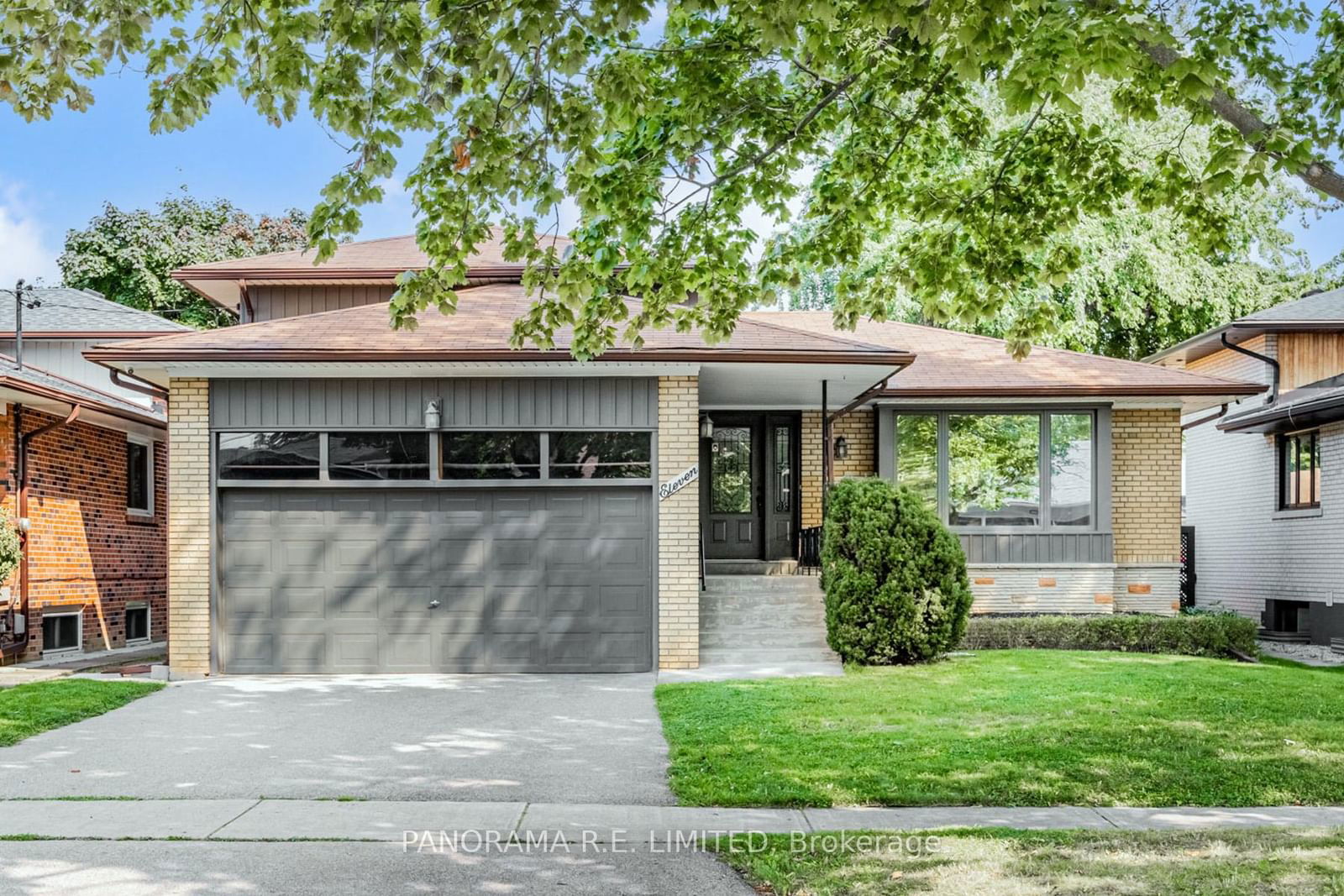 Detached House for sale at 11 Park Manor Drive, Toronto, Islington-City Centre West, M9B 5C1 - MLS: W11975782