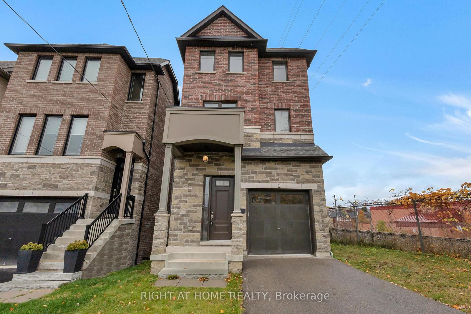 Detached House for sale at 2 Helen Avenue, Toronto, Caledonia-Fairbank, M6N 2B4 - MLS: W11975826