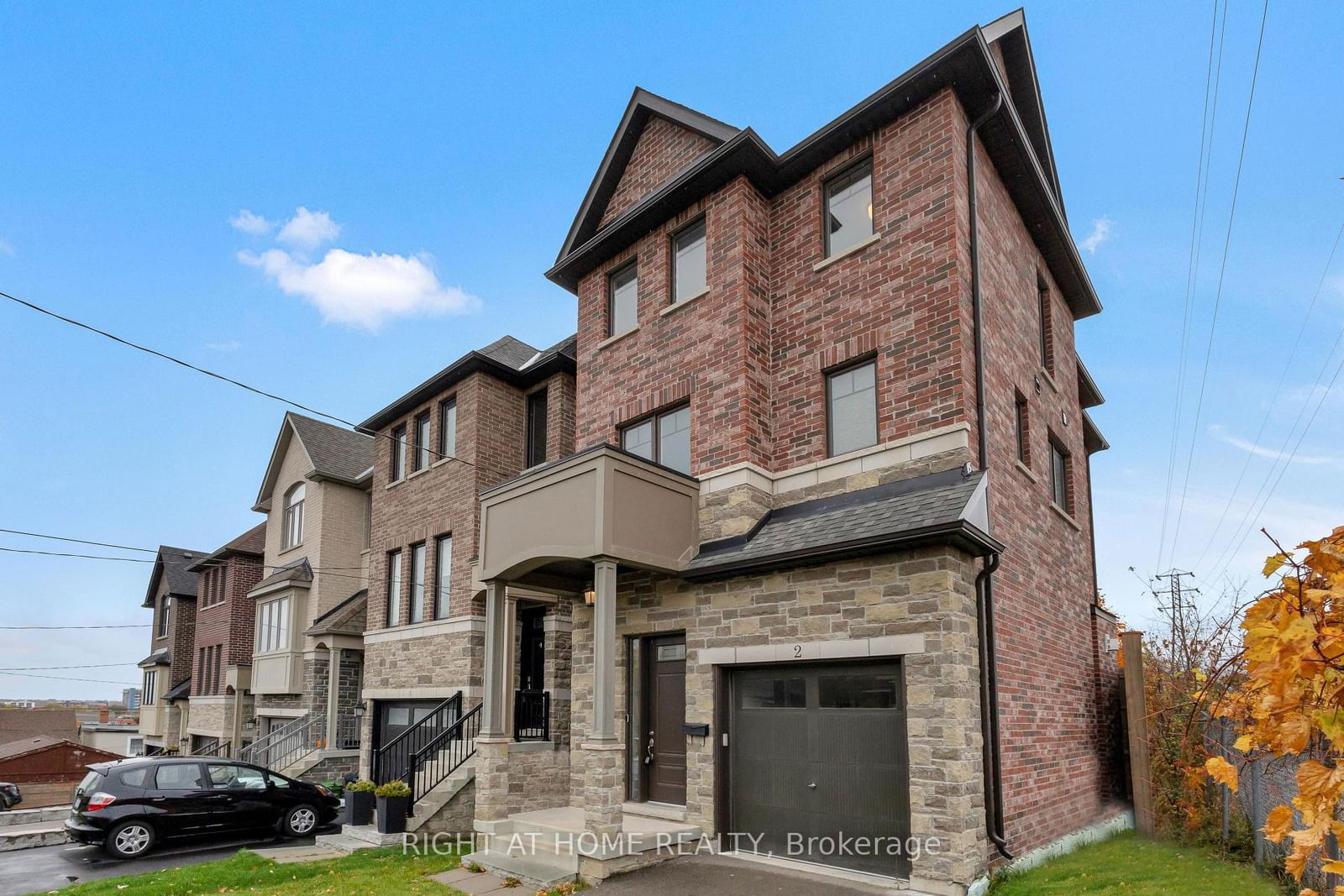 Detached House for sale at 2 Helen Avenue, Toronto, Caledonia-Fairbank, M6N 2B4 - MLS: W11975826