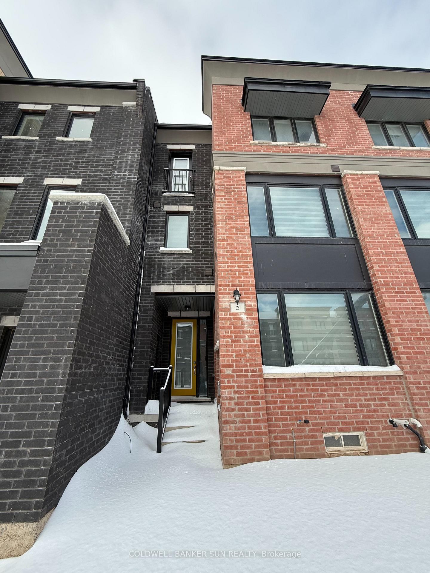 Townhouse for lease at 5 Marvin Avenue, Oakville, Rural Oakville, L6H 0Z6 - MLS: W11975903