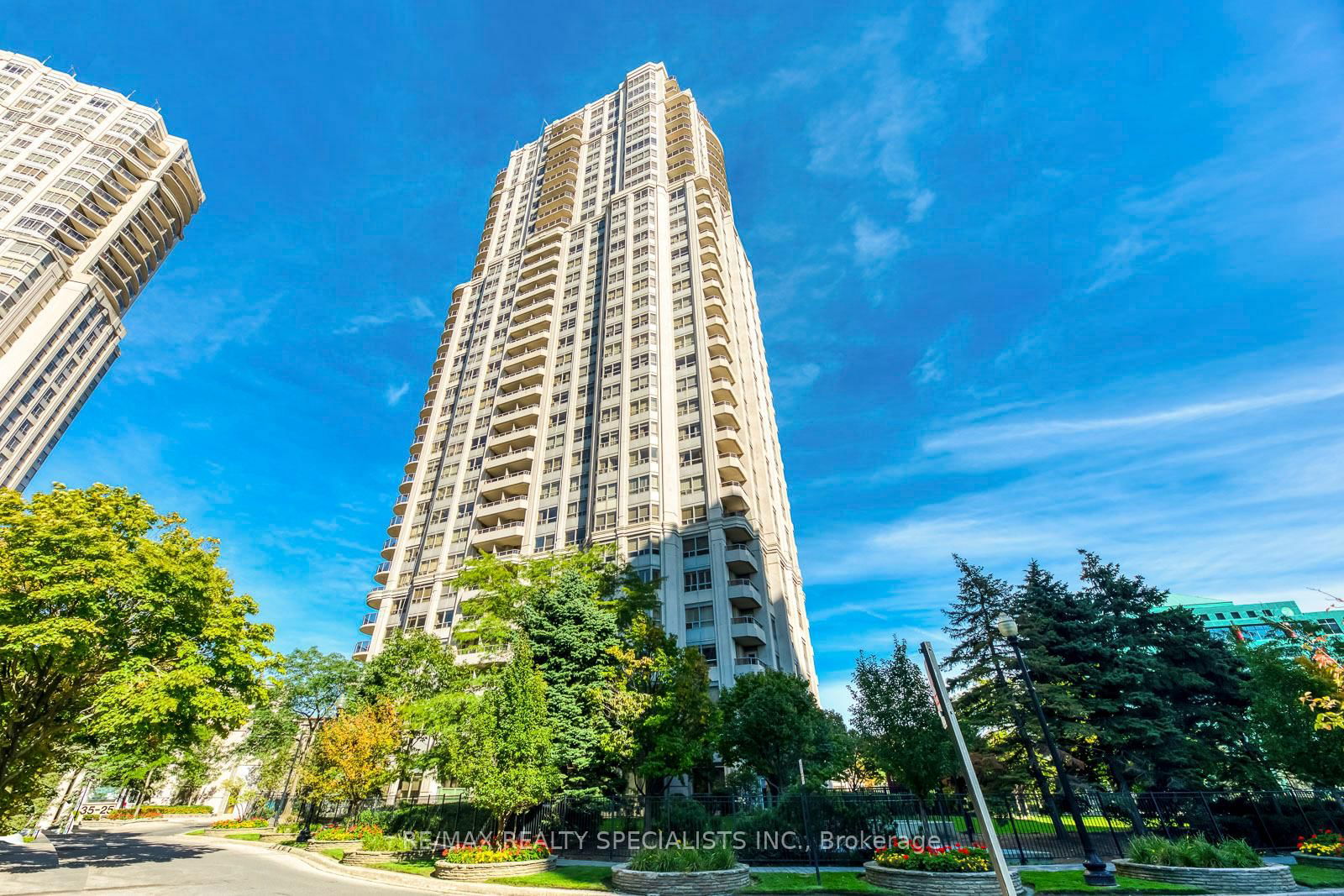 Condo for sale at 1127-25 Kingsbridge Garden Circle, Mississauga, Hurontario, L5R 4B1 - MLS: W11975958