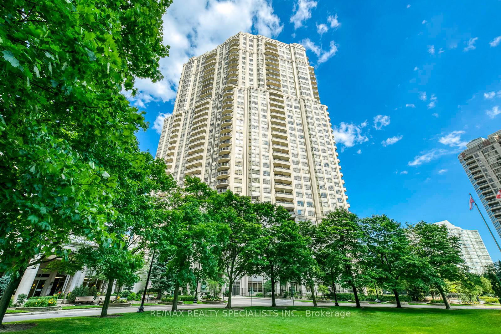 Condo for sale at 1127-25 Kingsbridge Garden Circle, Mississauga, Hurontario, L5R 4B1 - MLS: W11975958