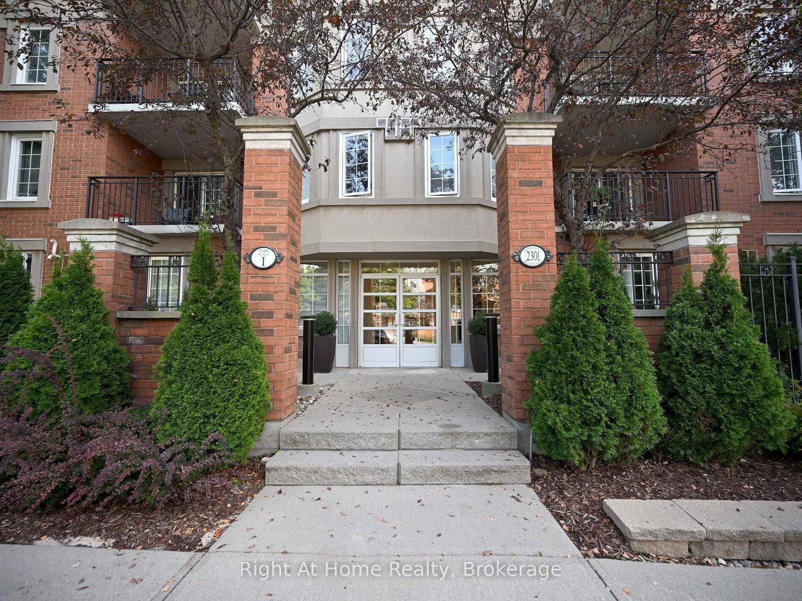 Condo for sale at 204-2301 Parkhaven Boulevard, Oakville, RO River Oaks, L6H 6V6 - MLS: W11976169