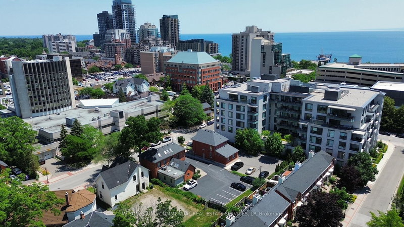 464 Locust St, Burlington, L7S 1V1 | Image 2