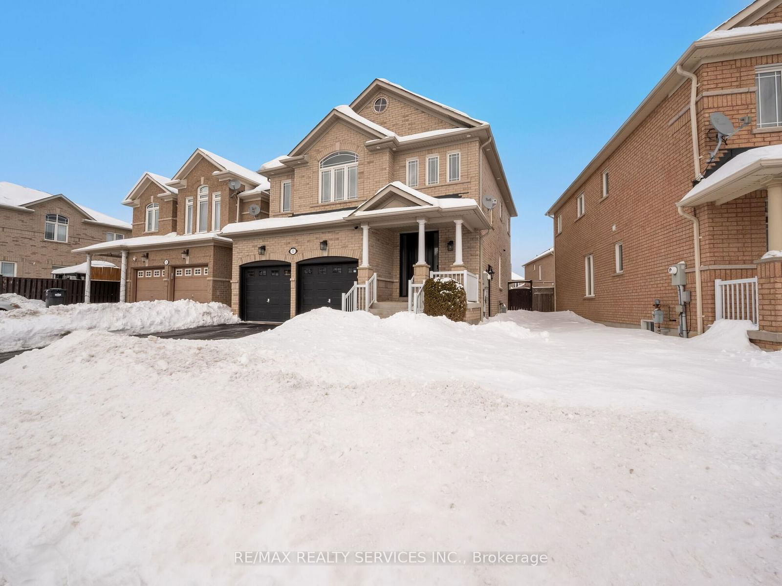 Detached House for sale at 11 Ansbury Drive, Brampton, Fletcher's Meadow, L7A 3S8 - MLS: W11976458