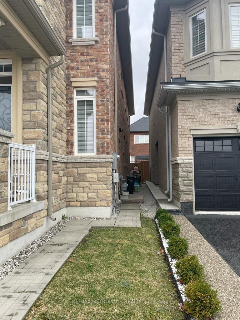 Detached House for lease at BSMT-472 Brisdale Drive, Brampton, Northwest Brampton, L7A 4J4 - MLS: W11976595