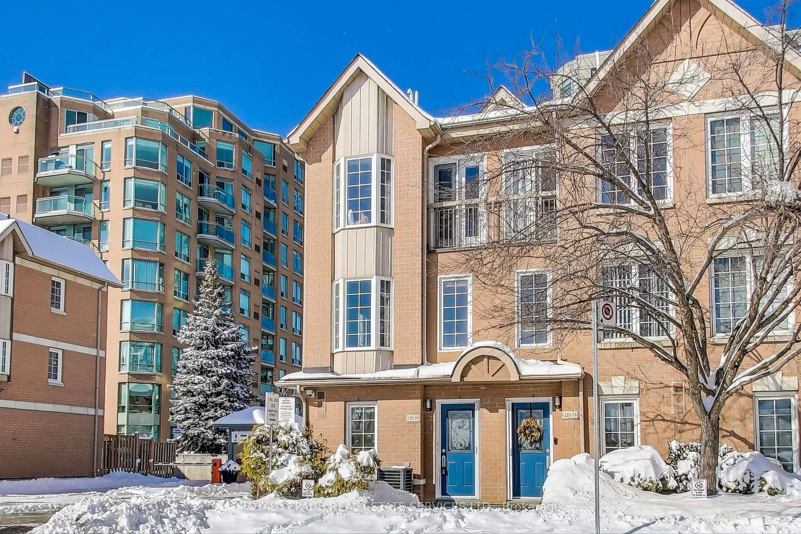 Townhouse sold at 10-210 Manitoba Street, Toronto, Mimico, M8Y 4G7 - MLS: W11976597