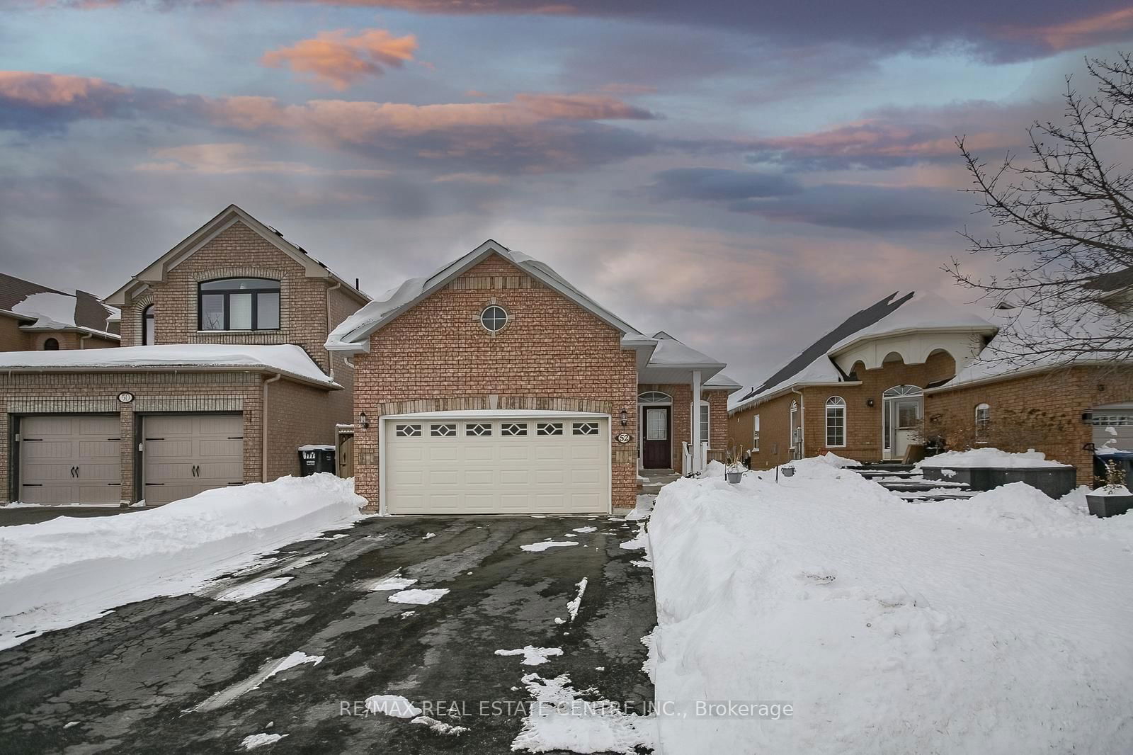 Detached House for sale at 52 Collingwood Avenue, Brampton, Snelgrove, L7A 1L6 - MLS: W11976672