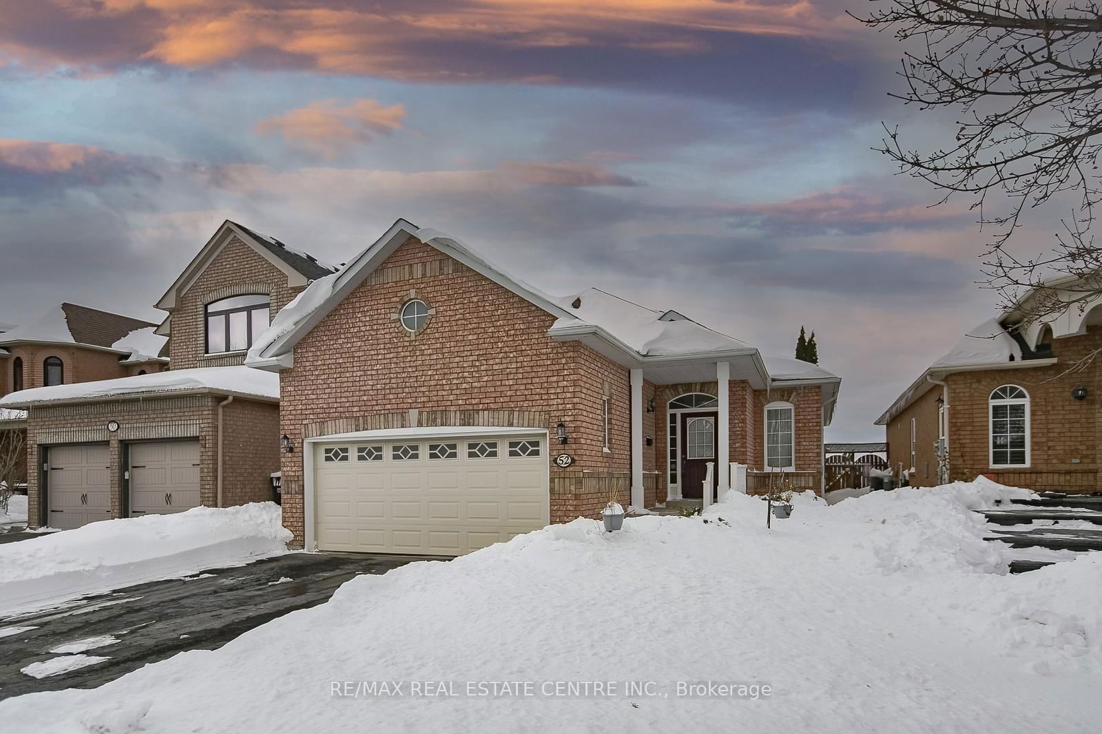 Detached House for sale at 52 Collingwood Avenue, Brampton, Snelgrove, L7A 1L6 - MLS: W11976672