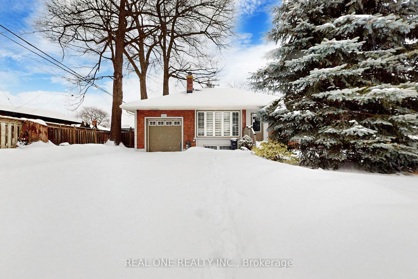 Detached House for sale at 3 Sevenoaks Avenue, Toronto, Stonegate-Queensway, M8Z 3P6 - MLS: W11976689