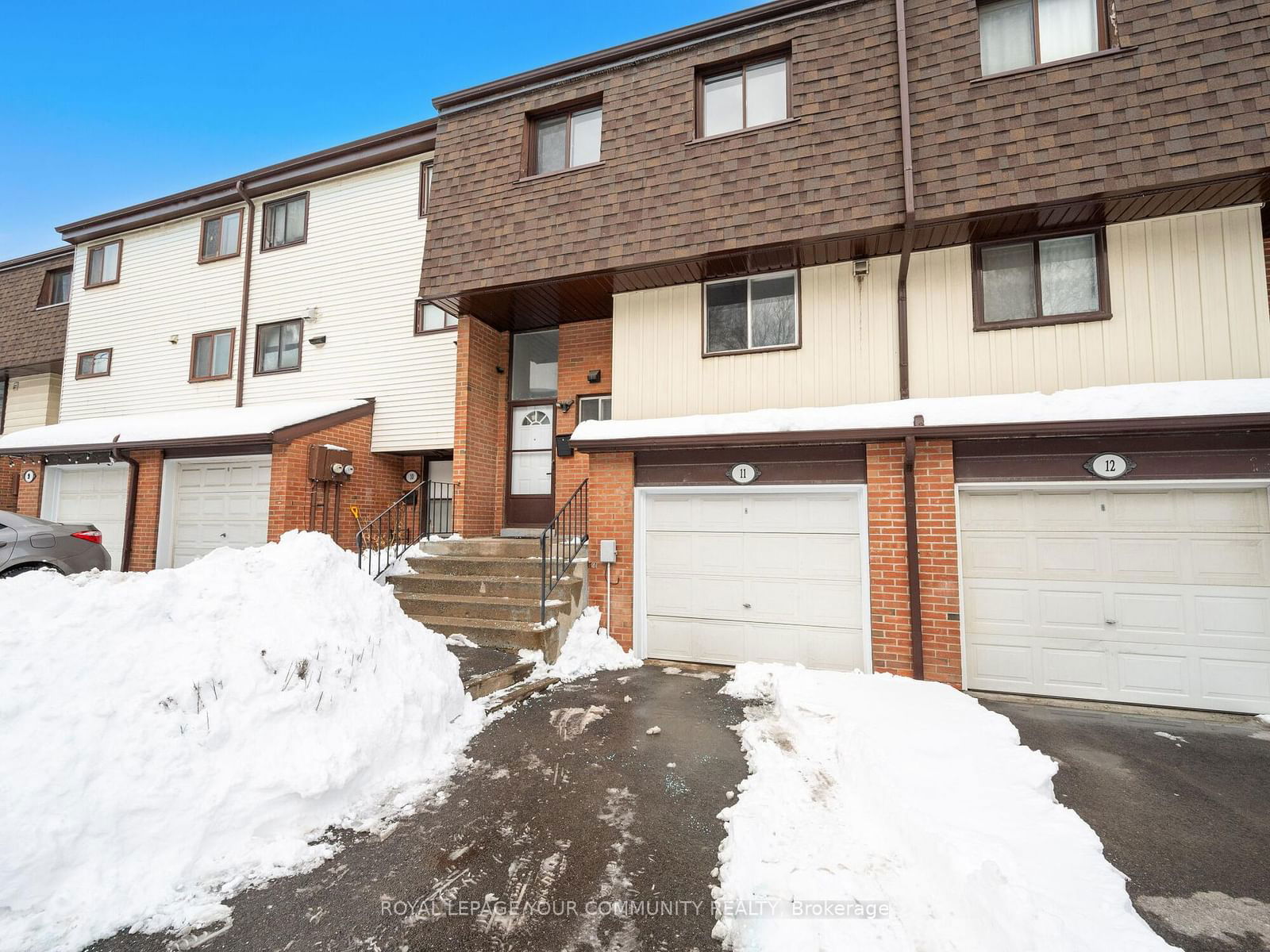 Townhouse for sale at 11-180 Mississauga Valley Boulevard, Mississauga, Mississauga Valleys, L5A 3M2 - MLS: W11976784