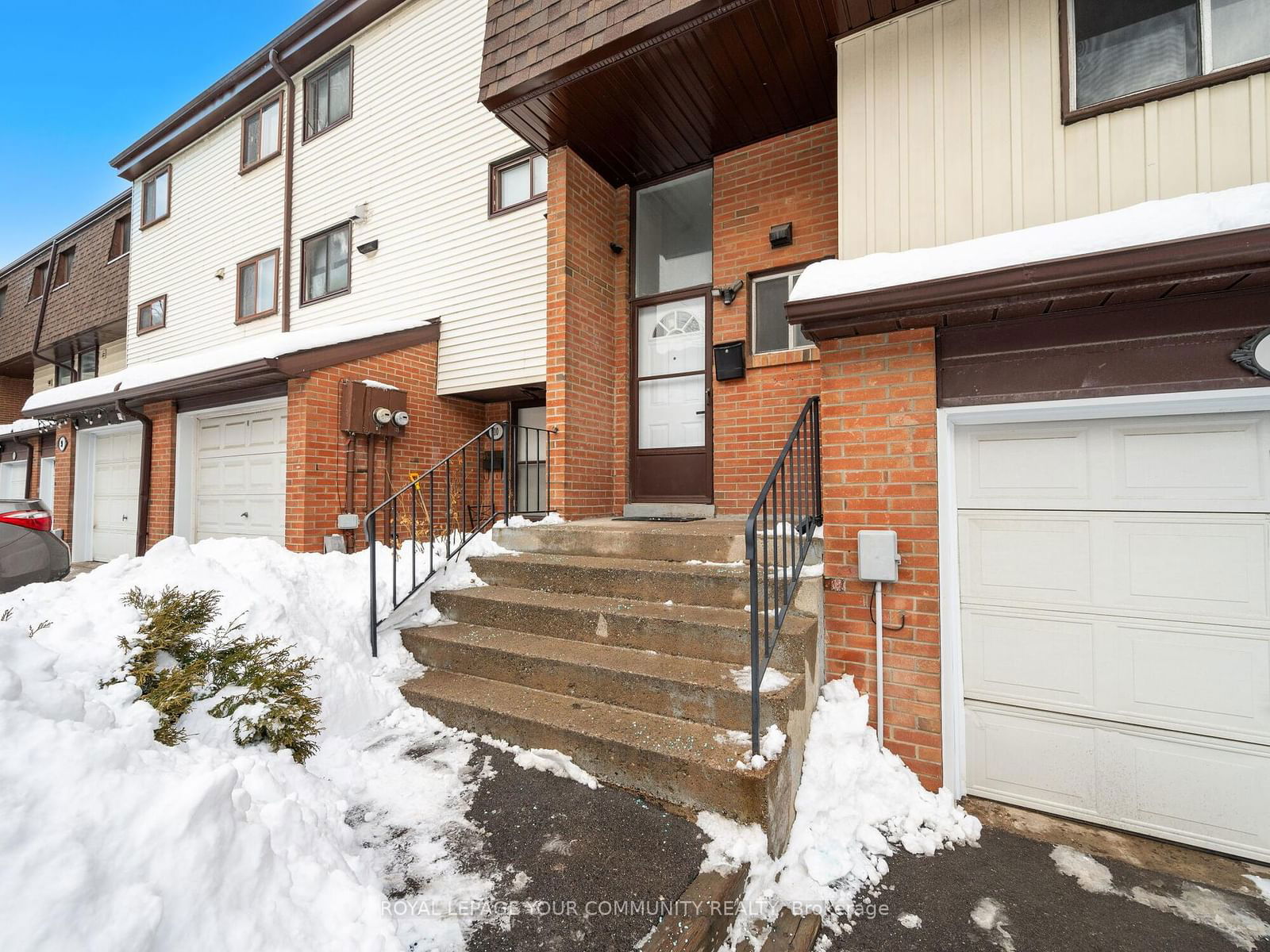 Townhouse for sale at 11-180 Mississauga Valley Boulevard, Mississauga, Mississauga Valleys, L5A 3M2 - MLS: W11976784