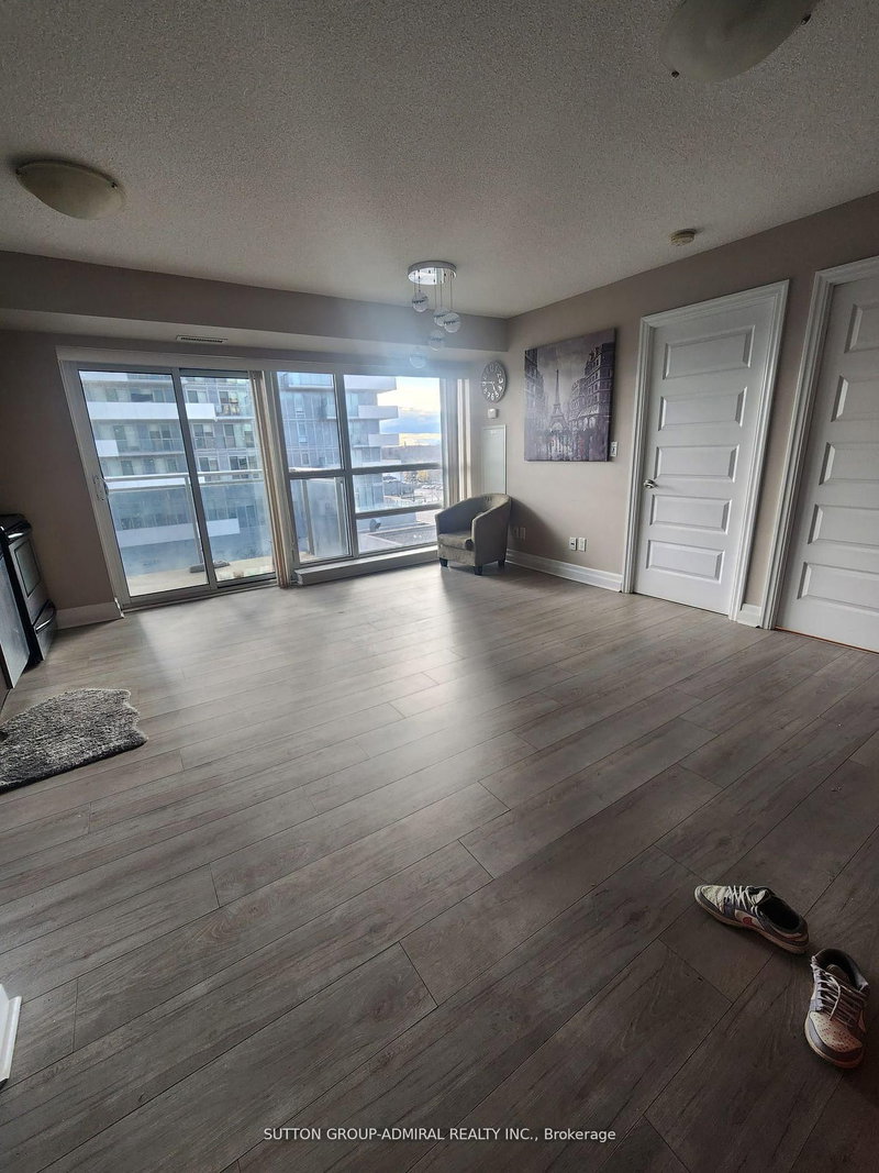 707 - 215 Queen St E, Brampton, L6Y 1M6 | Image 2