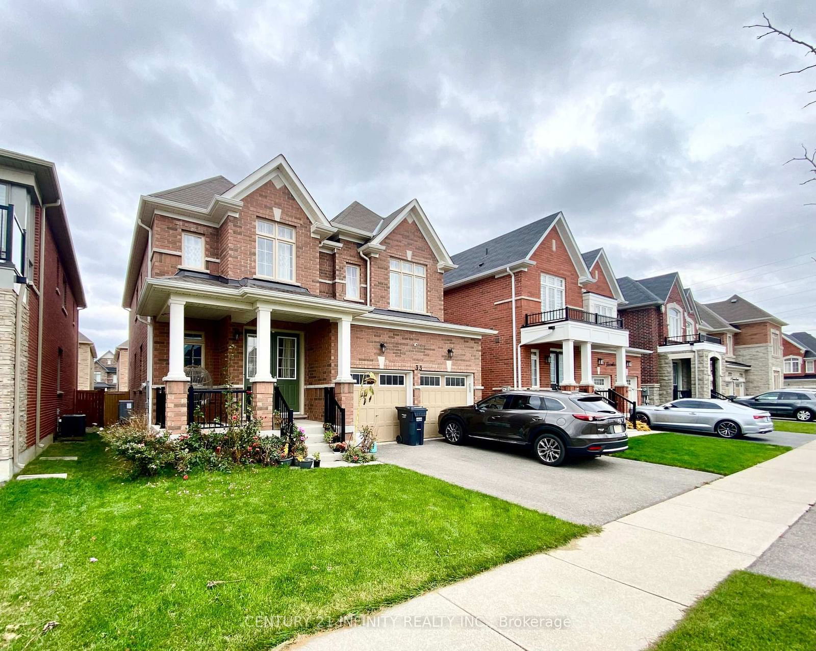 Detached House for lease at 33 Grendon Crescent, Brampton, Credit Valley, L6X 0E7 - MLS: W11976949