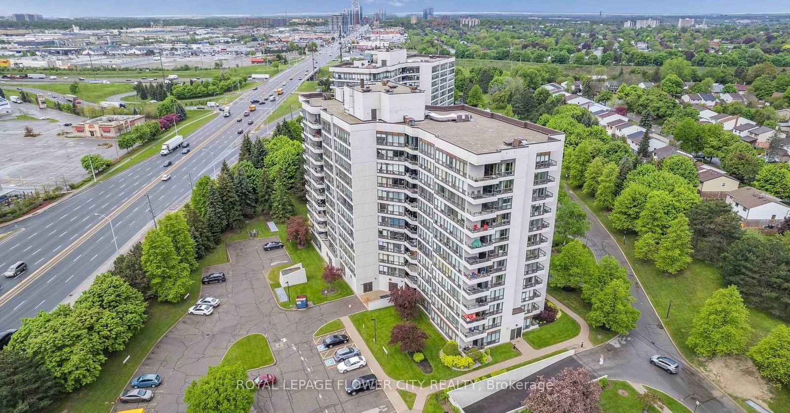 Condo for sale at 603-10 Laurelcrest Street, Brampton, Queen Street Corridor, L6S 5Y3 - MLS: W11977054