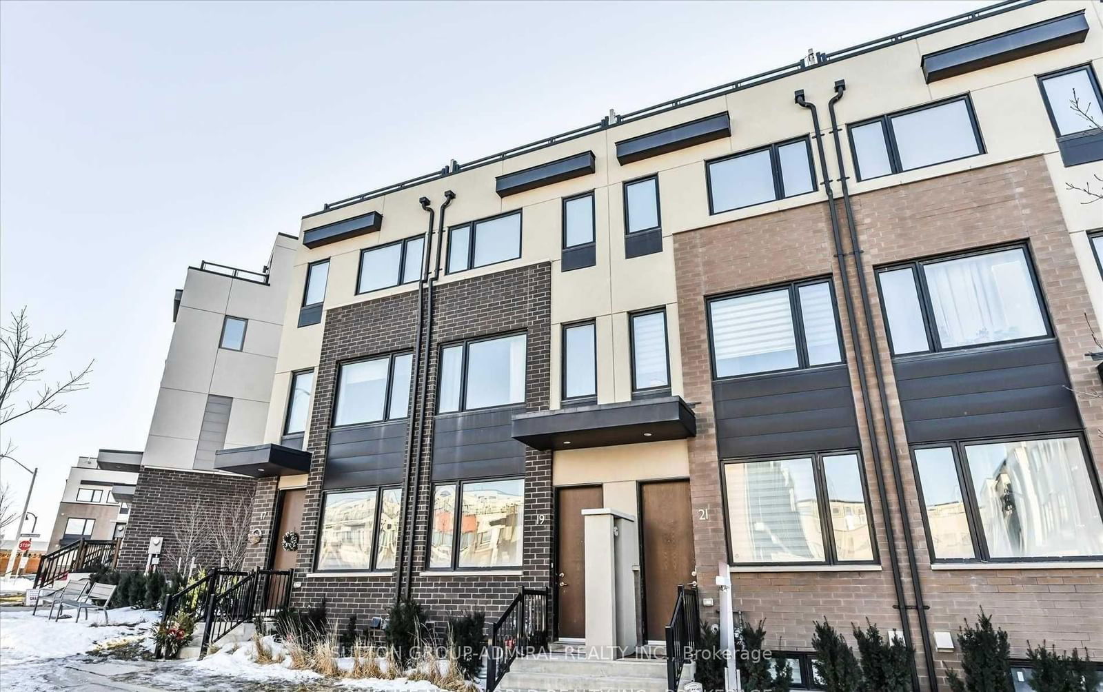 Townhouse for sale at 19 Thomas Mulholland Drive, Toronto, Downsview-Roding-CFB, M3K 0B5 - MLS: W11977102