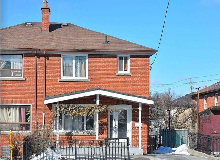 Building at 8 Porter Avenue, Toronto, Rockcliffe-Smythe