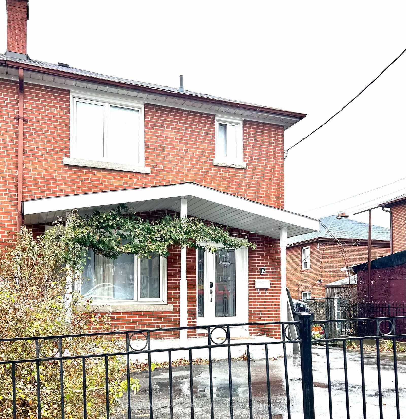 Semi-Detached House for lease at 8 Porter Avenue, Toronto, Rockcliffe-Smythe, M6N 2G9 - MLS: W11977236