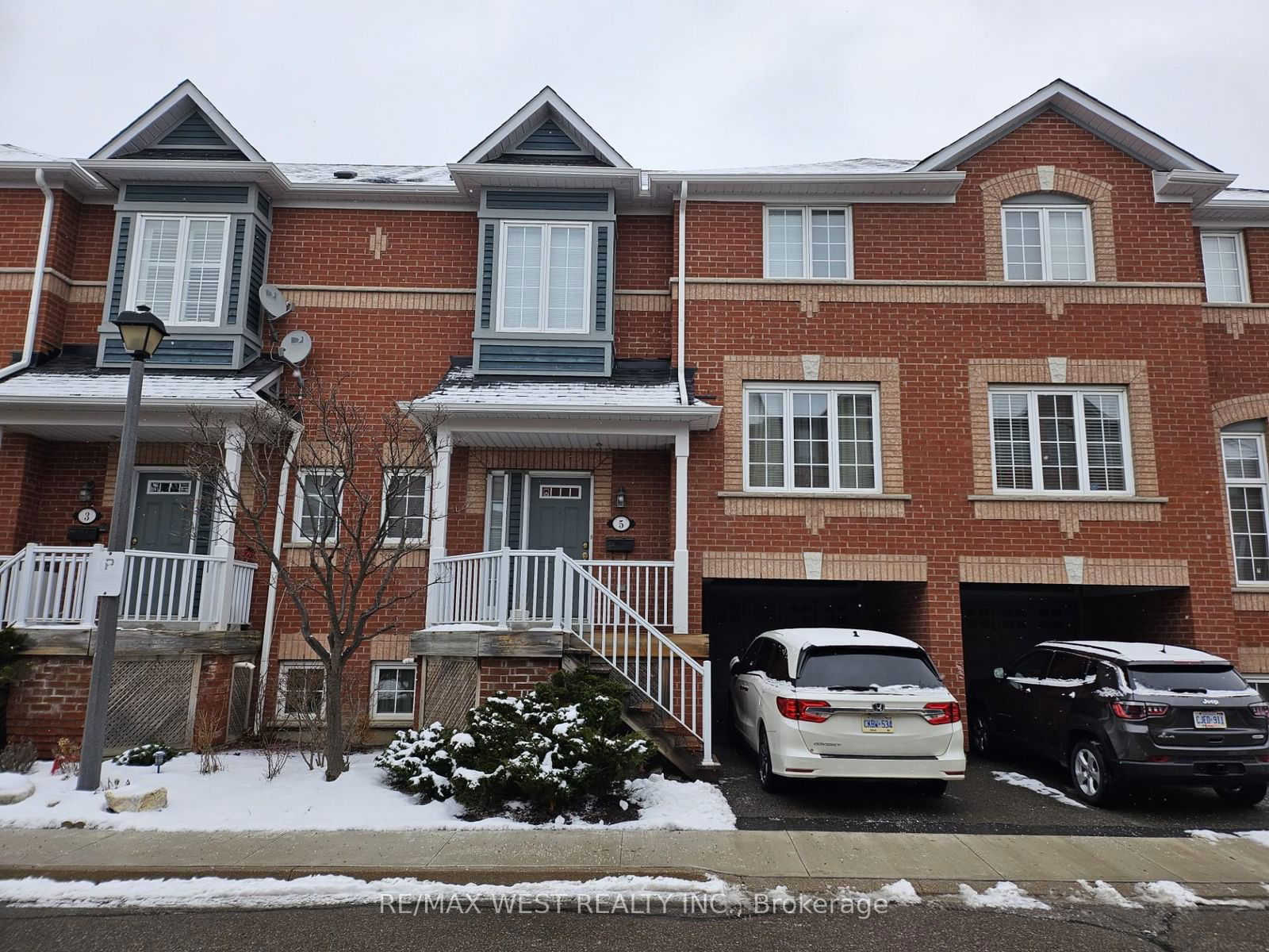 Townhouse for sale at 5-5031 East Mill Road, Mississauga, East Credit, L5V 2M5 - MLS: W11977302