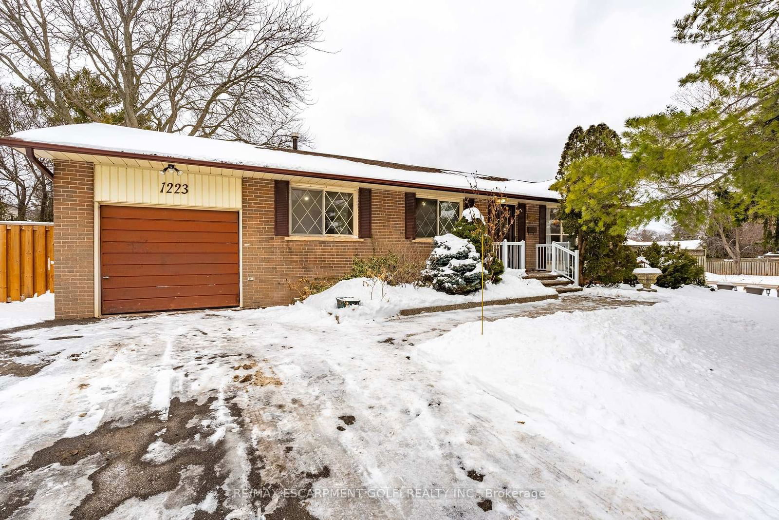 Detached House sold at 1223 Redbank Crescent, Oakville, College Park, L6H 1Y4 - MLS: W11977424