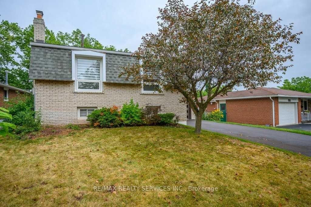 Detached House for lease at 1317 Falgarwood Drive, Oakville, Iroquois Ridge South, L6H 2L7 - MLS: W11977521