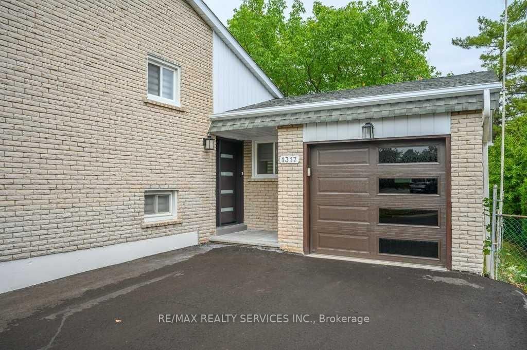 Detached House for lease at 1317 Falgarwood Drive, Oakville, Iroquois Ridge South, L6H 2L7 - MLS: W11977521