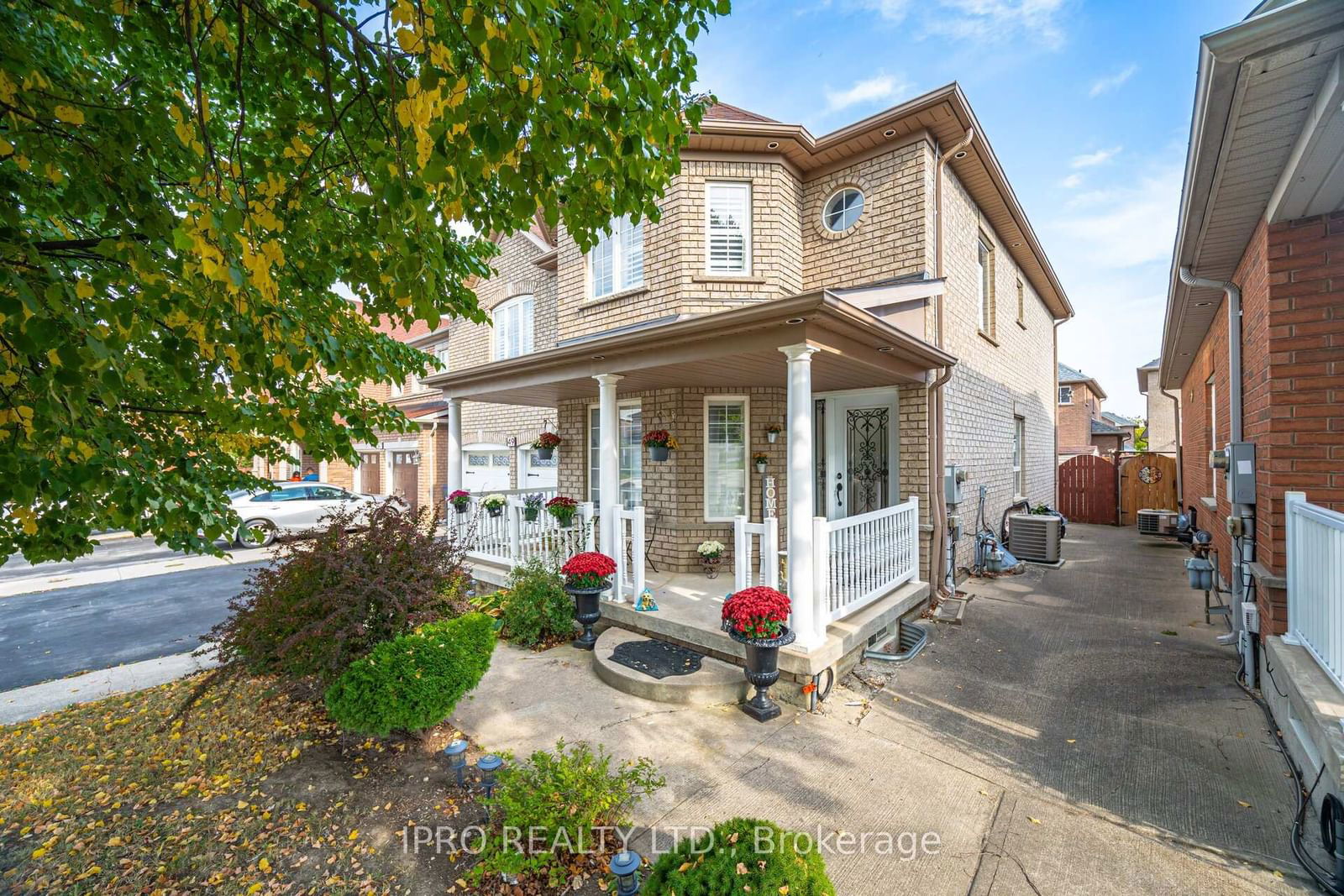 Detached House for sale at 49 Australia Drive, Brampton, Sandringham-Wellington, L6R 3G1 - MLS: W11977583