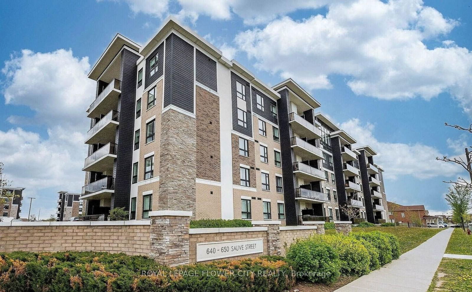 Condo for sale at 404-650 Sauve Street, Milton, BE Beaty, L9T 9A8 - MLS: W11977724