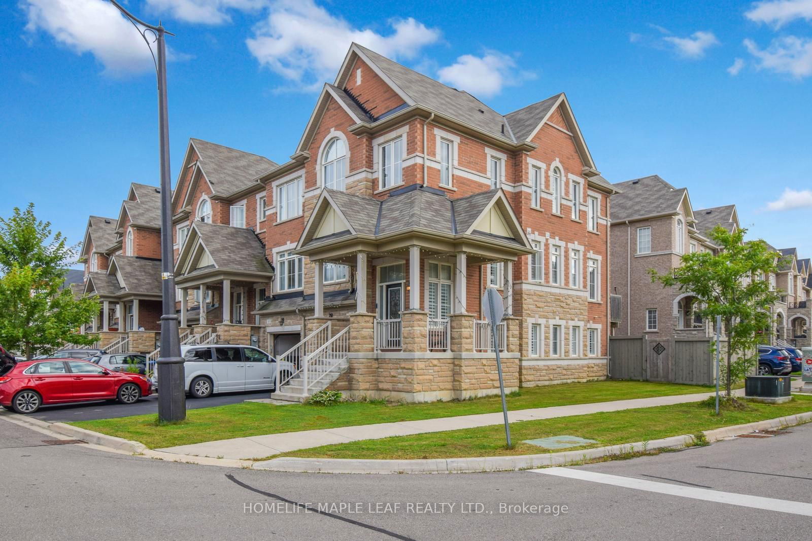 Townhouse for sale at 62 Aldersgate Drive, Brampton, Northwest Brampton, L7A 4A9 - MLS: W11977856