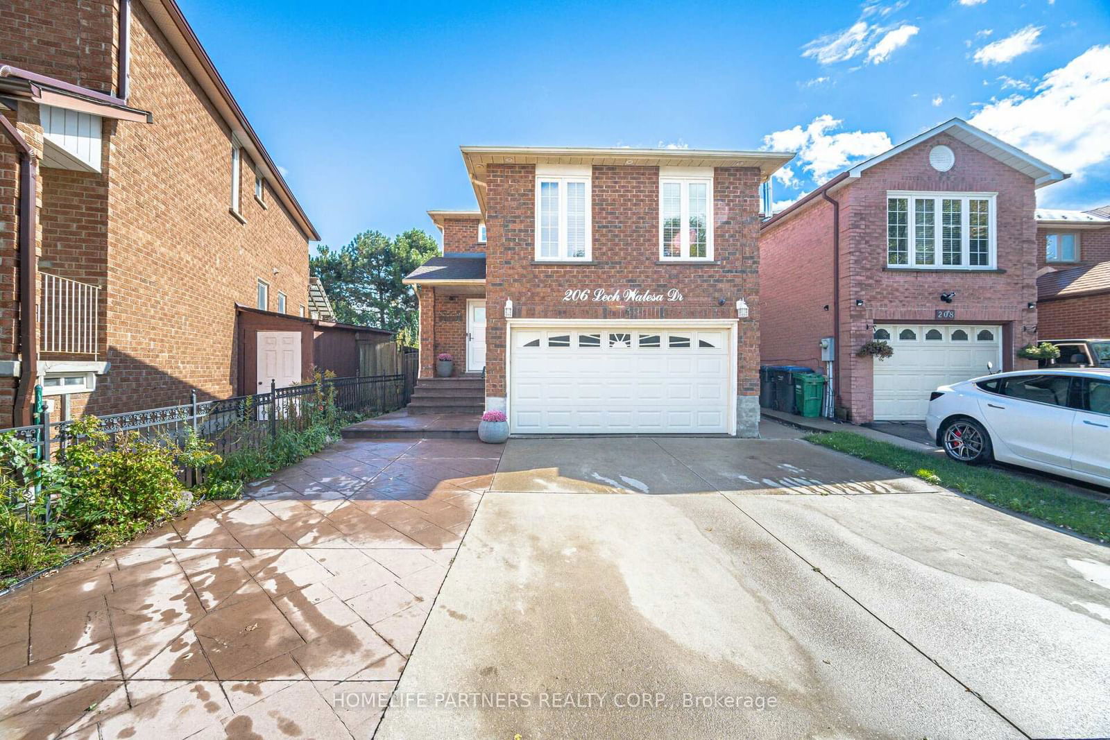 Detached House for sale at 206 Lech Walesa Drive, Mississauga, Fairview, L5B 3H7 - MLS: W11977910