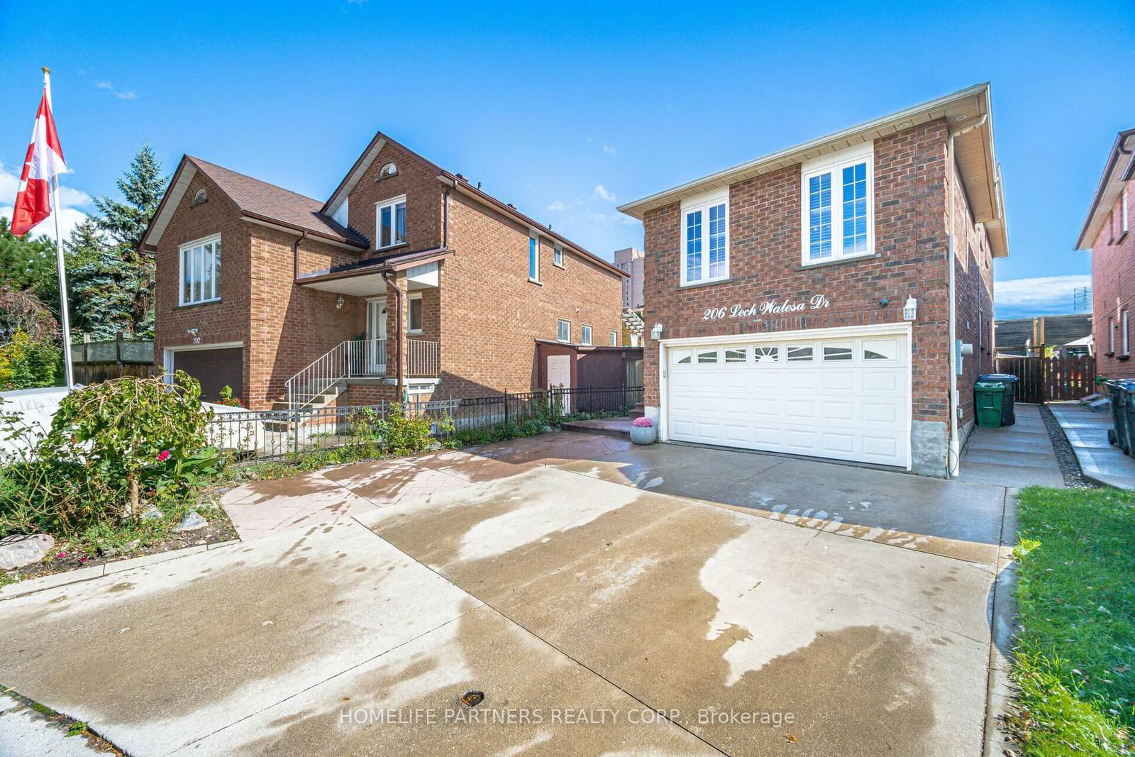 Detached House for sale at 206 Lech Walesa Drive, Mississauga, Fairview, L5B 3H7 - MLS: W11977910