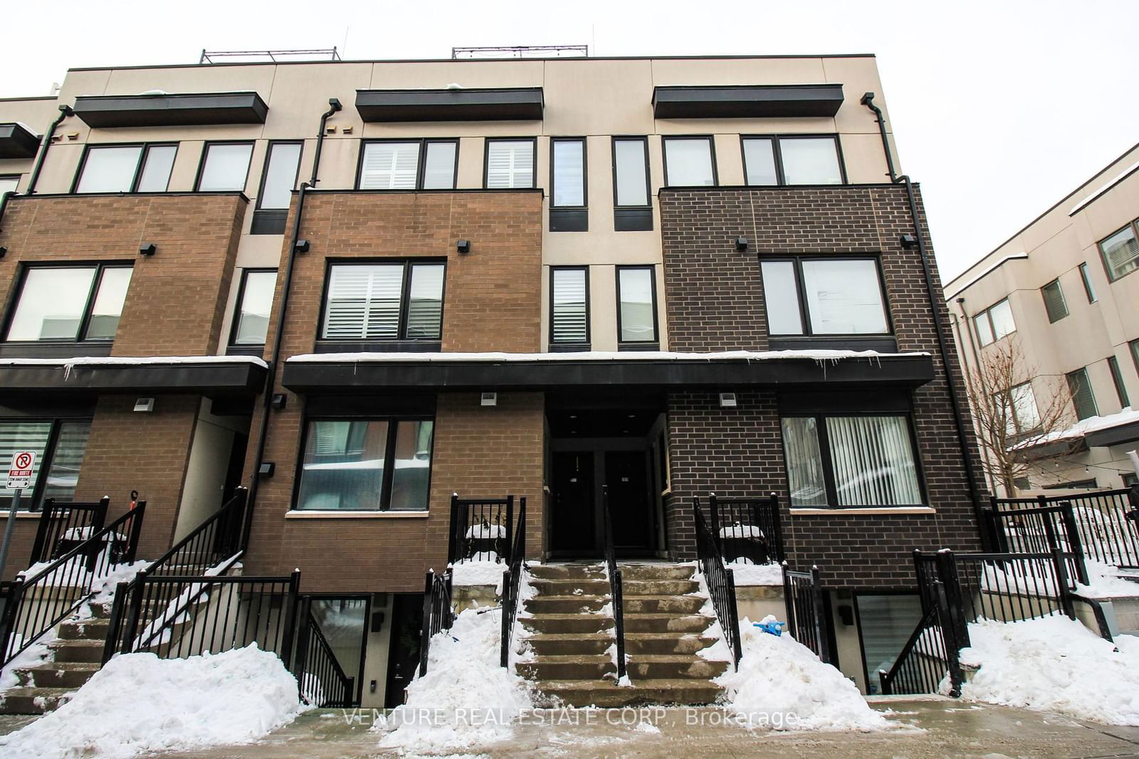 Townhouse for lease at 10-146 William Duncan Road, Toronto, Downsview-Roding-CFB, M3K 0B5 - MLS: W11978061