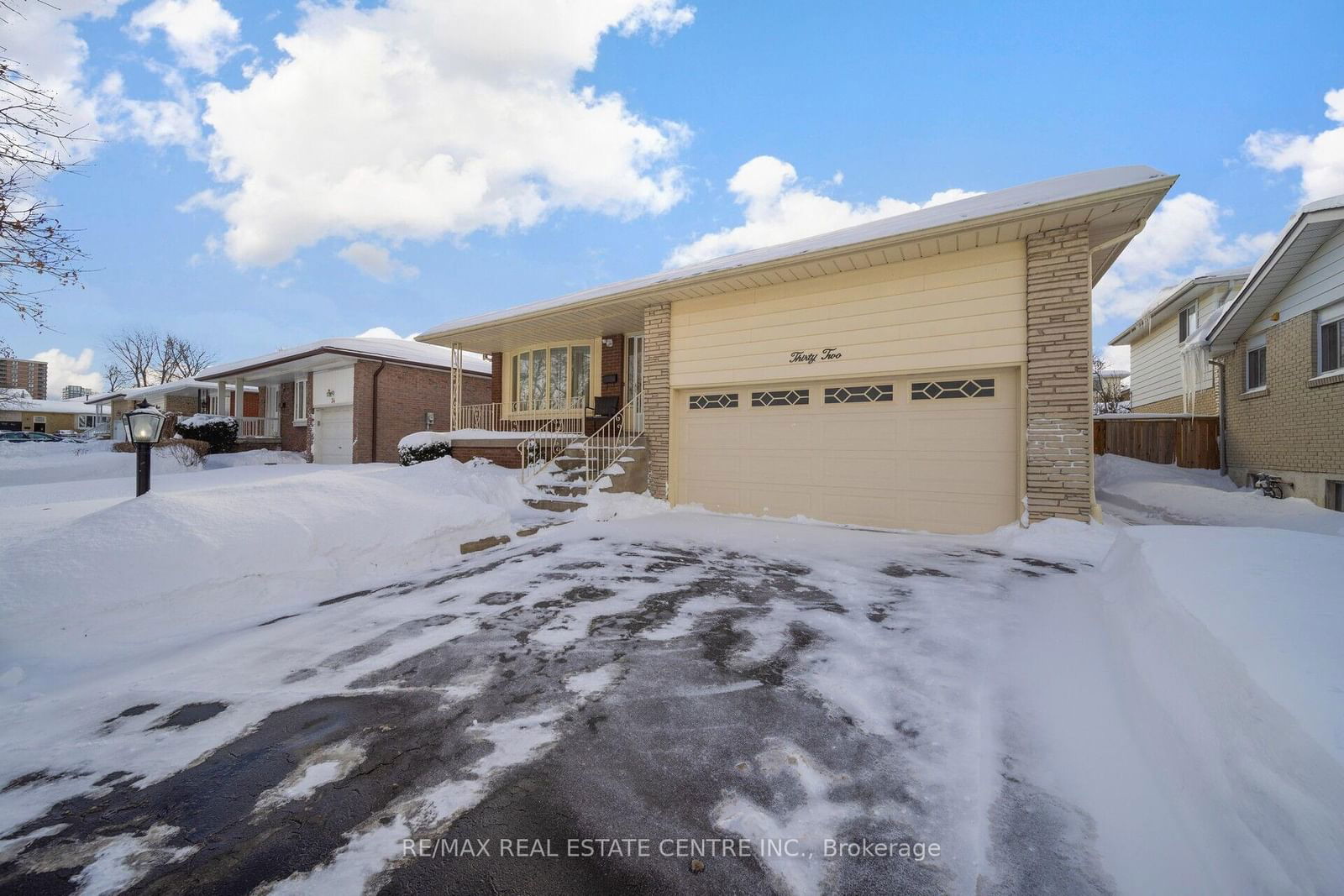 Detached House for sale at 32 Governor Grove Crescent, Brampton, Brampton South, L6Y 1A6 - MLS: W11978097