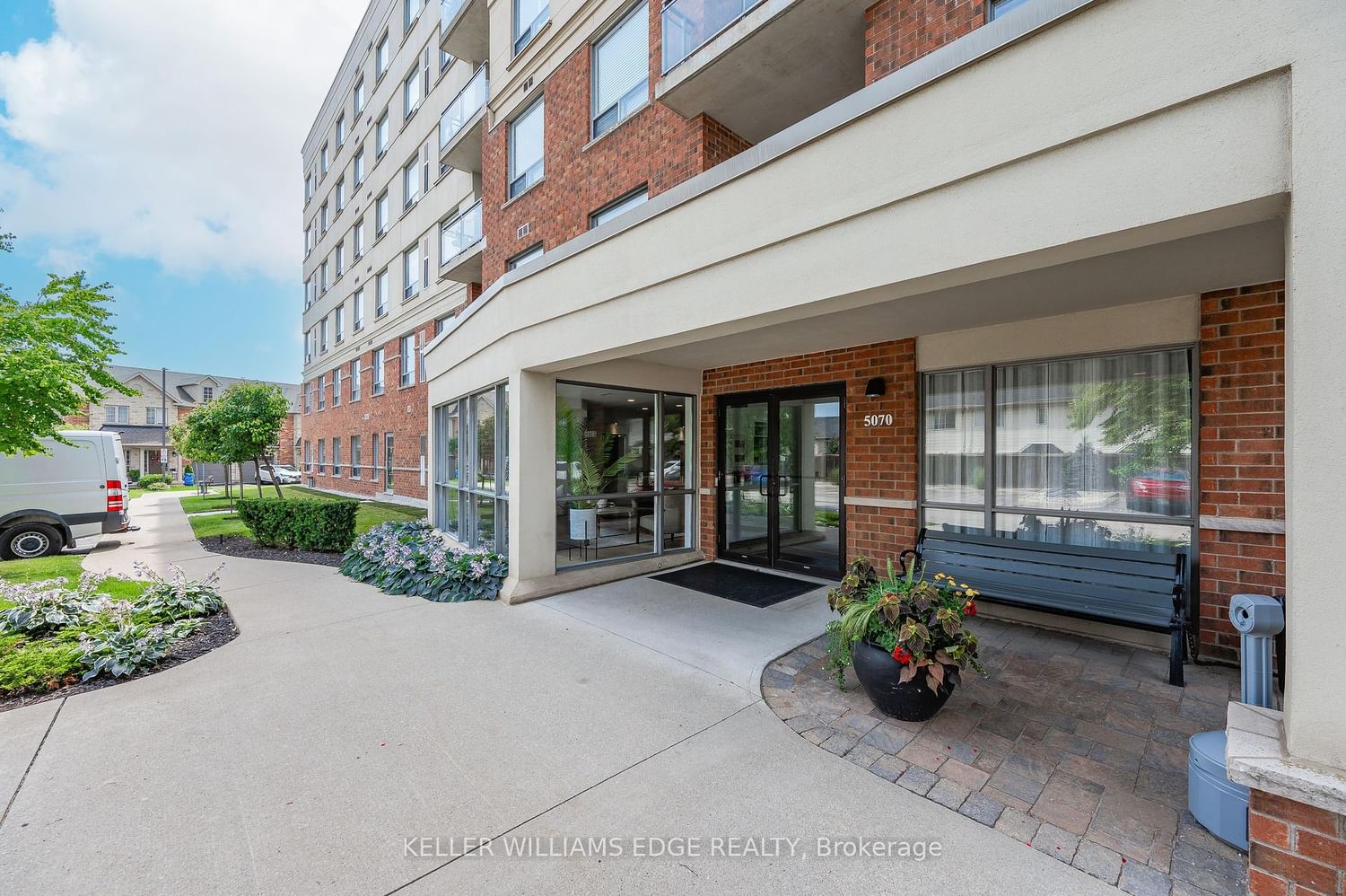 Condo for sale at 107-5070 Fairview Street, Burlington, Appleby, L7L 0B8 - MLS: W11978105