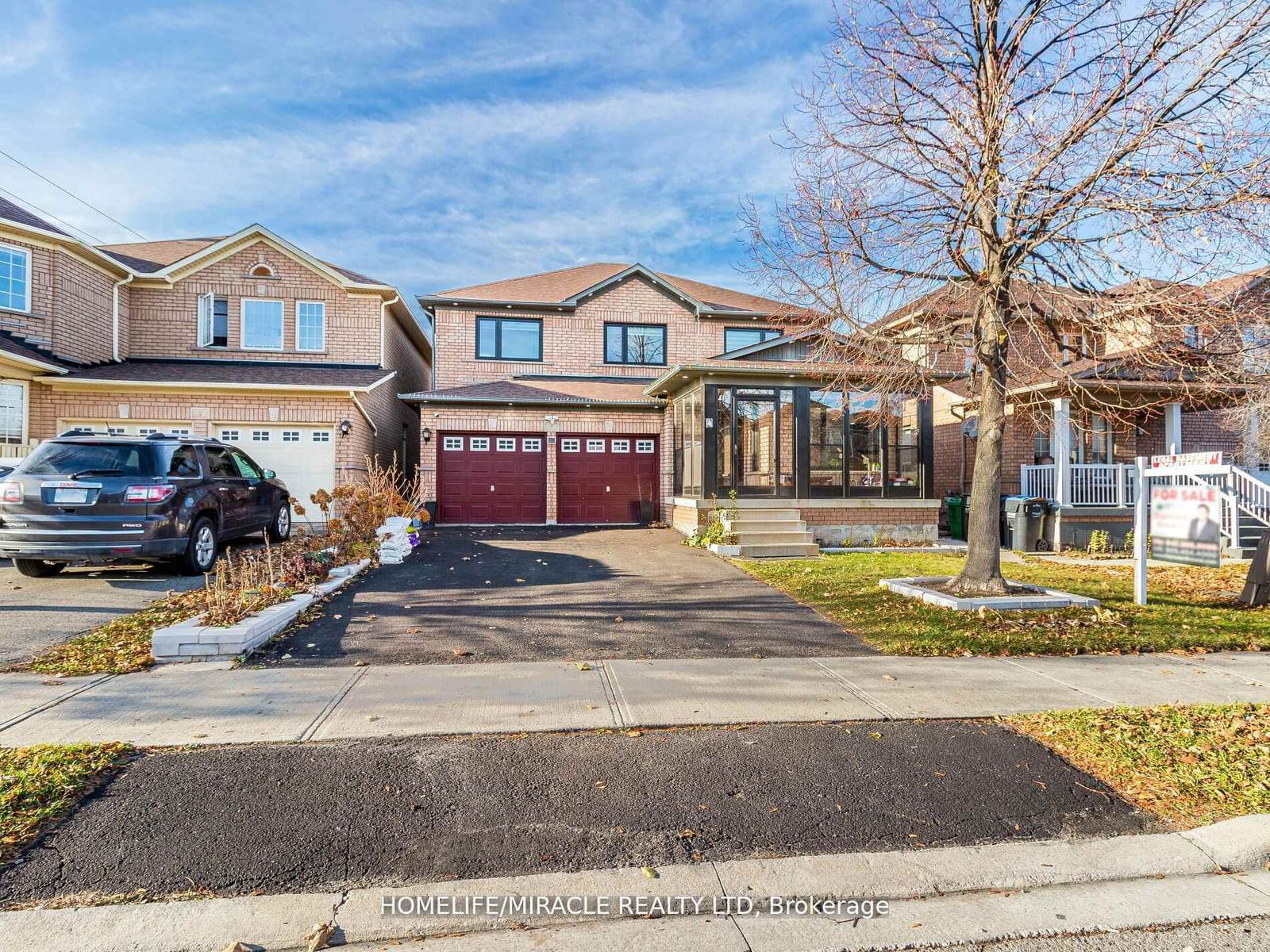 Detached House for sale at 4 Fairhill Avenue, Brampton, Fletcher's Meadow, L7A 2A9 - MLS: W11978351