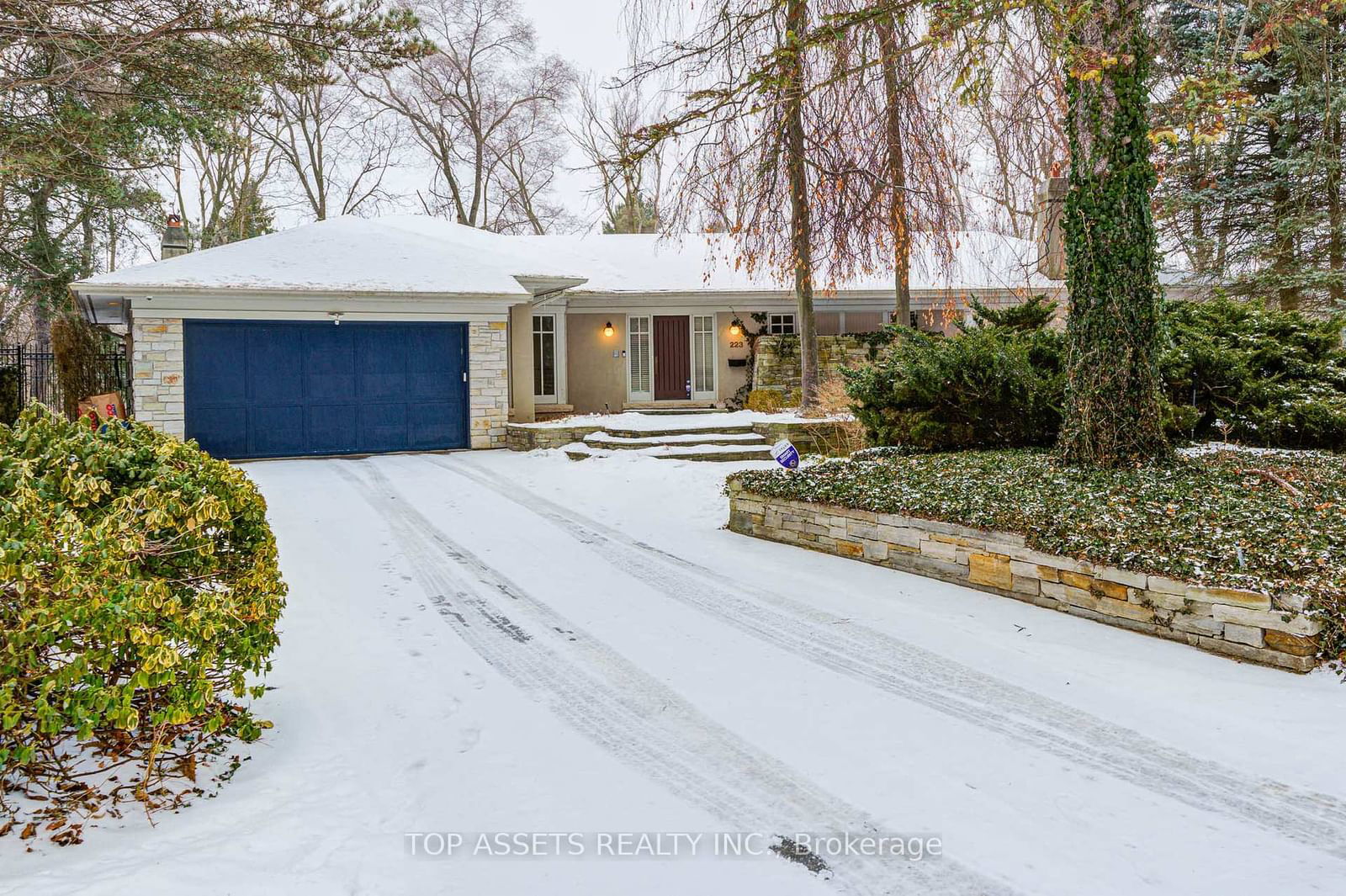 Detached House for sale at 223 Trelawn Avenue, Oakville, Eastlake, L6J 4R3 - MLS: W11978605