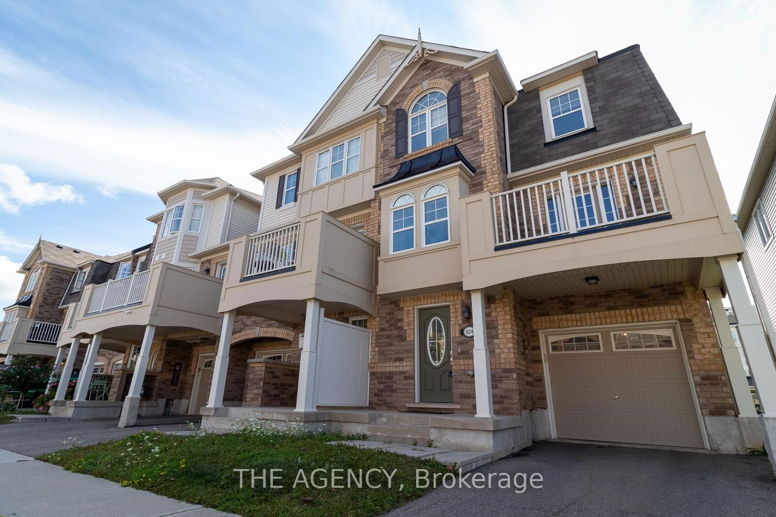 Townhouse for sale at 924 Nadalin Heights, Milton, Willmott, L9T 8R2 - MLS: W11978827