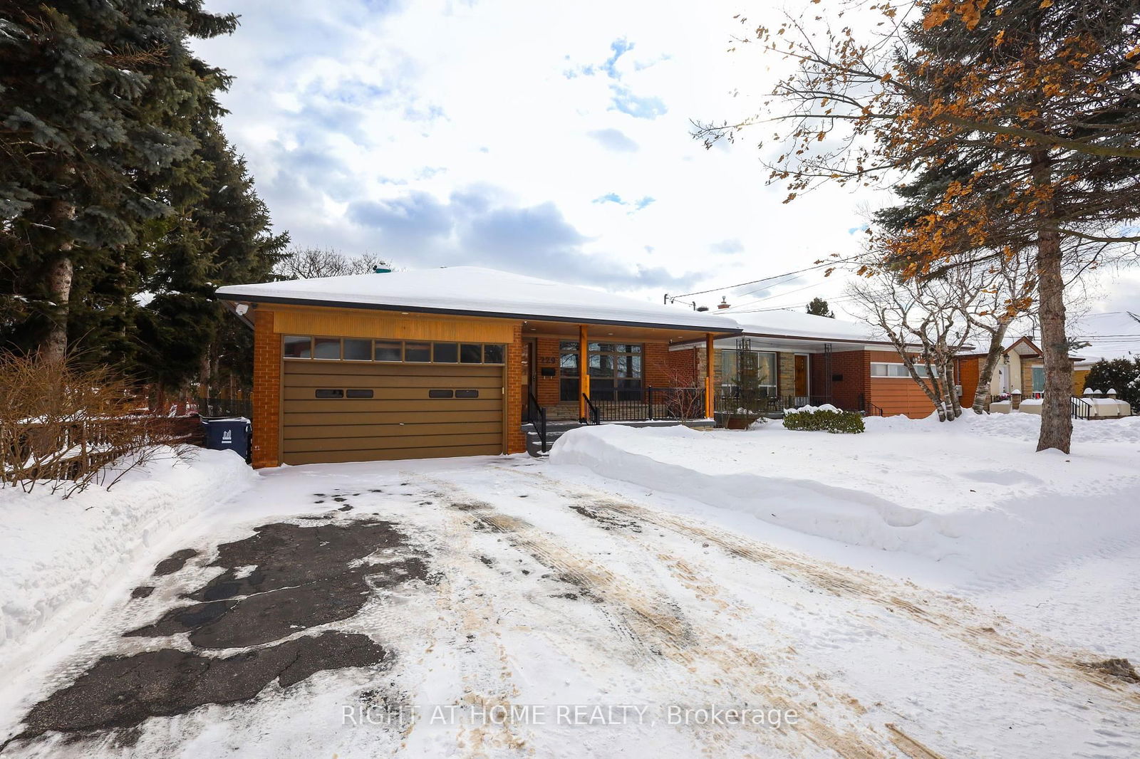 Detached House sold at 229 Rustic Road, Toronto, Rustic, M6L 1W3 - MLS: W11978876