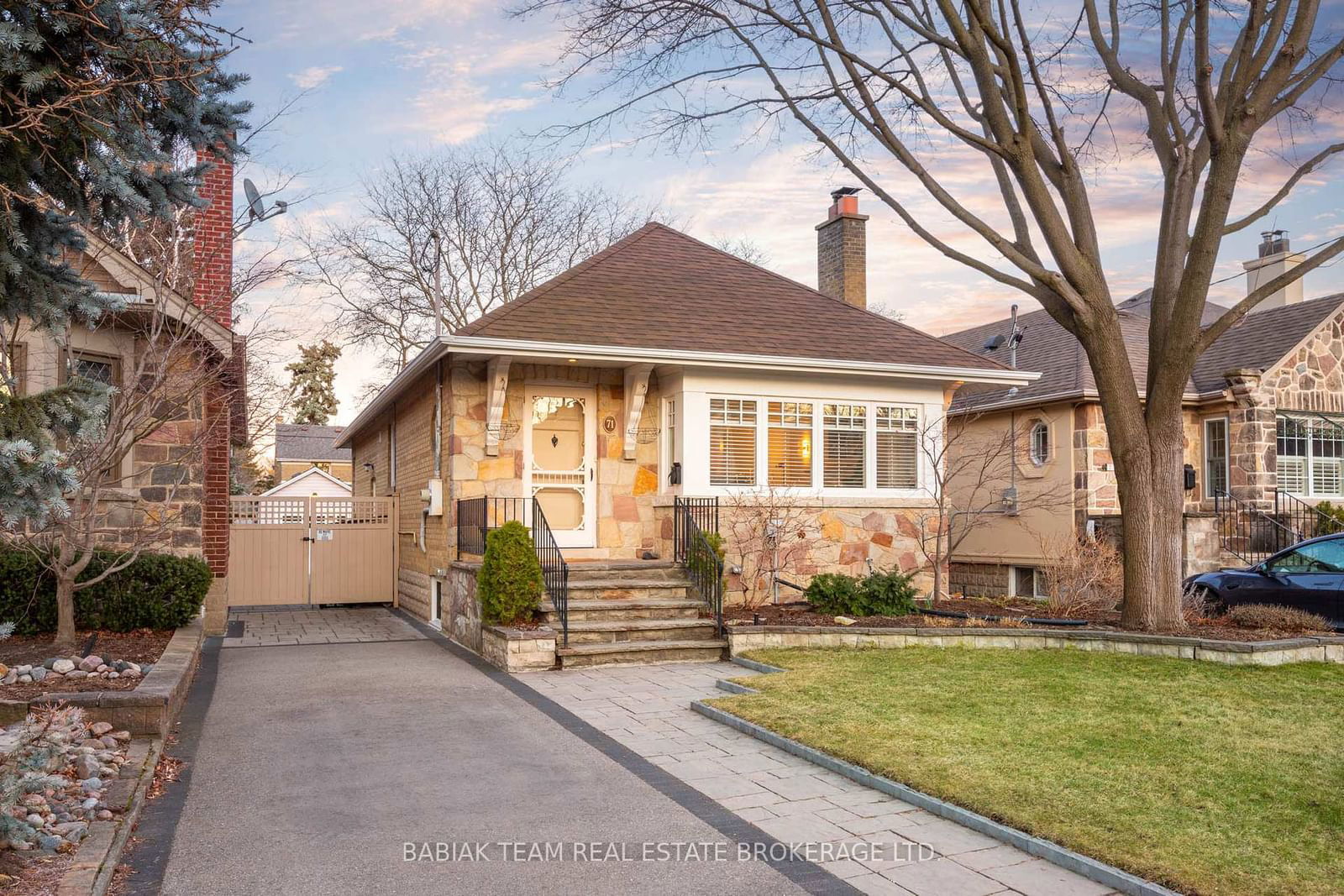 Detached House sold at 71 Brentwood Road, Toronto, Stonegate-Queensway, M8Z 3N4 - MLS: W11979150