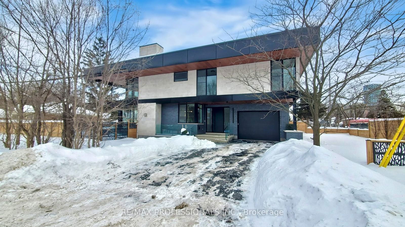 Detached House for sale at 21 Tyre Avenue, Toronto, Islington-City Centre West, M9A 1C7 - MLS: W11979187