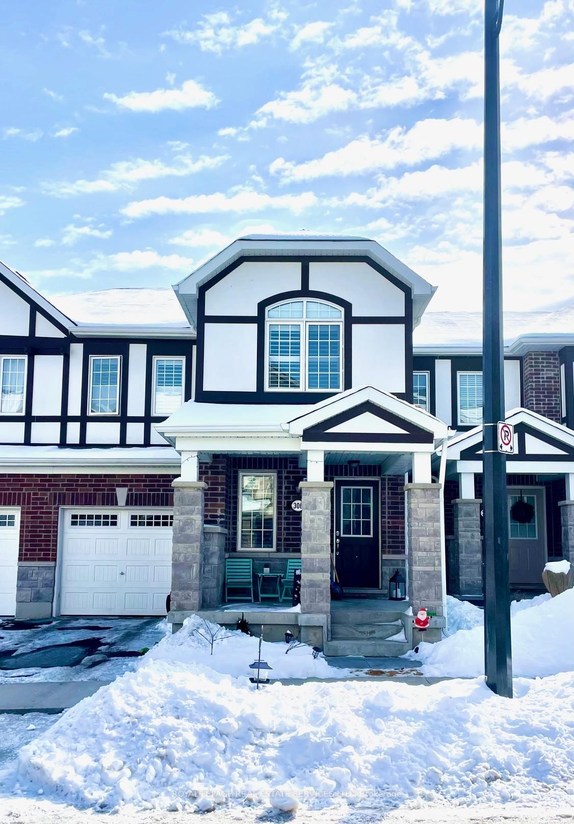 Townhouse for lease at 306 Murlock Heights, Milton, Ford, L9E 1C7 - MLS: W11979190