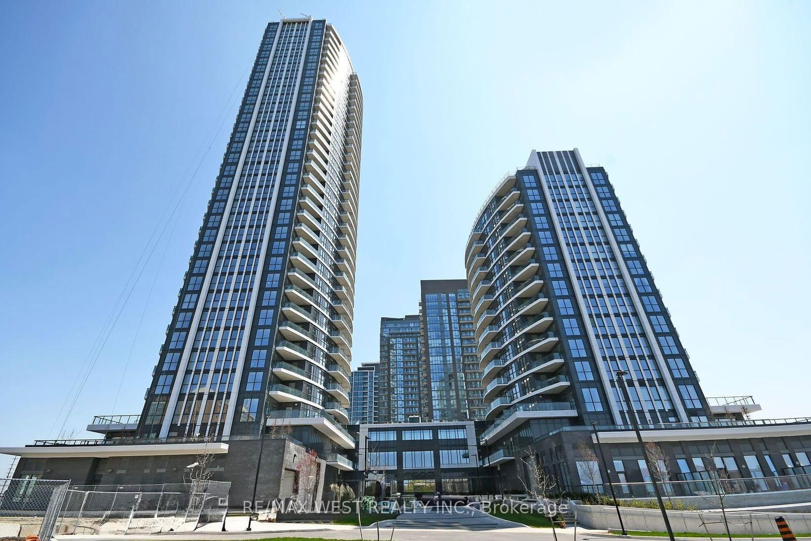 Building at 35 Watergarden Drive, Mississauga, Hurontario