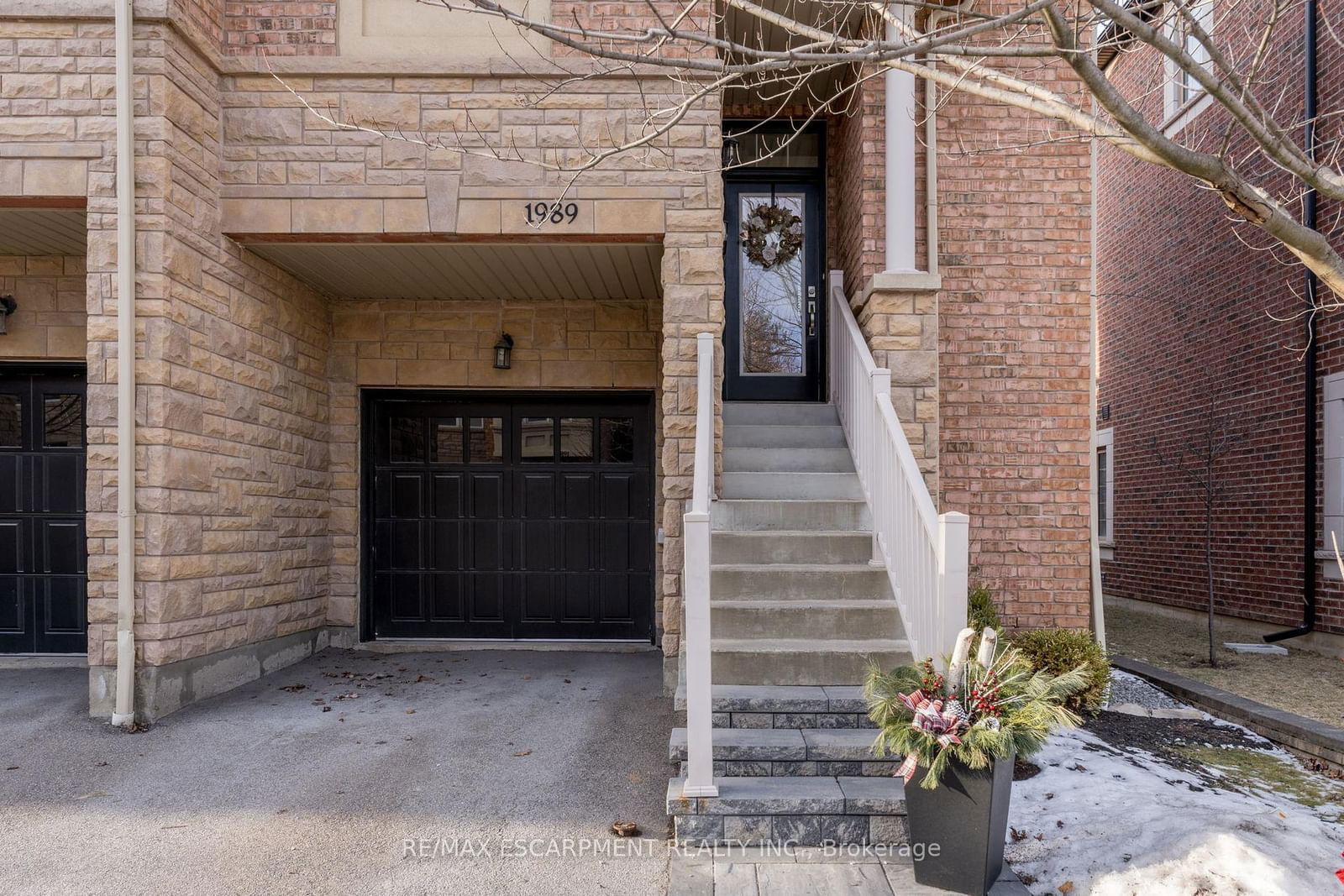 Townhouse for sale at 1989 Oana Drive, Mississauga, Clarkson, L5J 0A5 - MLS: W11979307