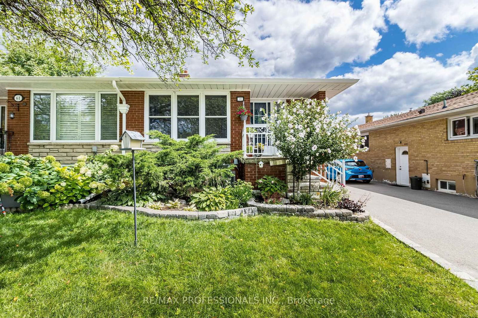 Semi-Detached House for sale at 59 Vanguard Drive, Toronto, Islington-City Centre West, M9B 5E8 - MLS: W11979482